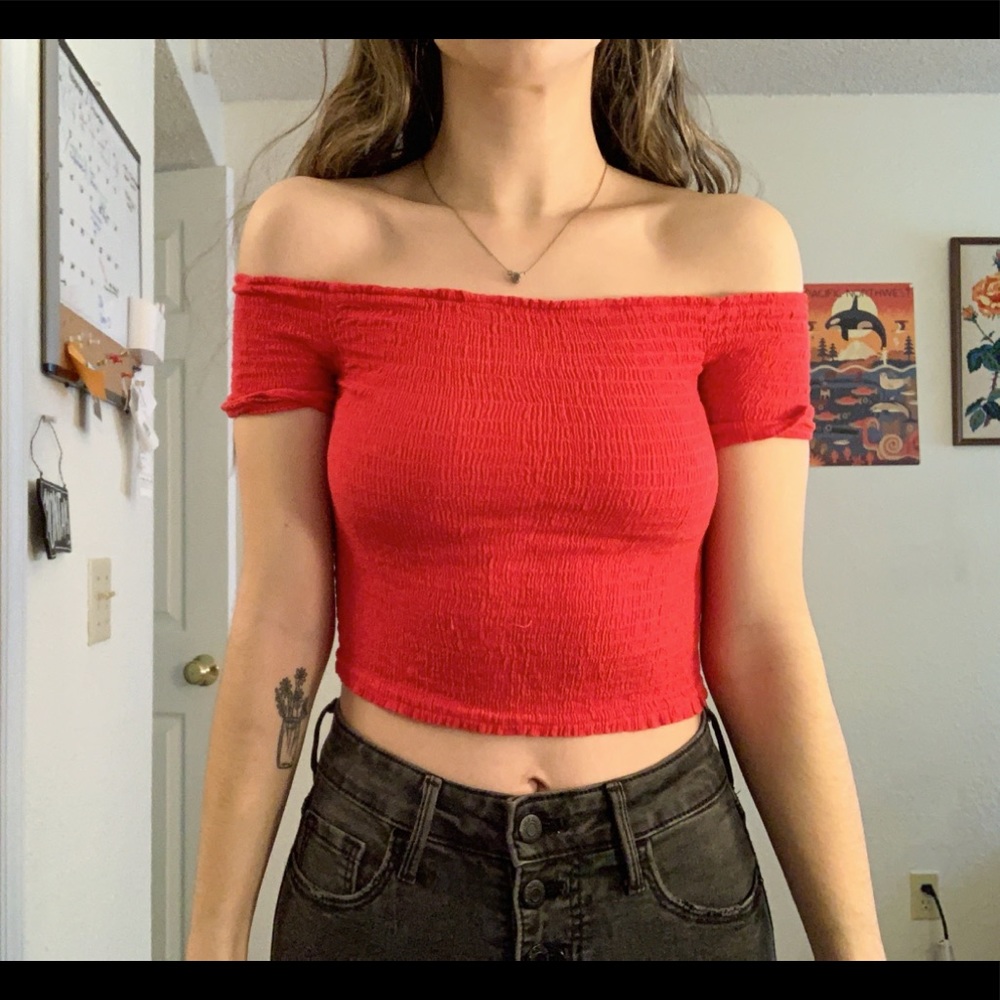 Cropped tight red Fashion Nova shirt